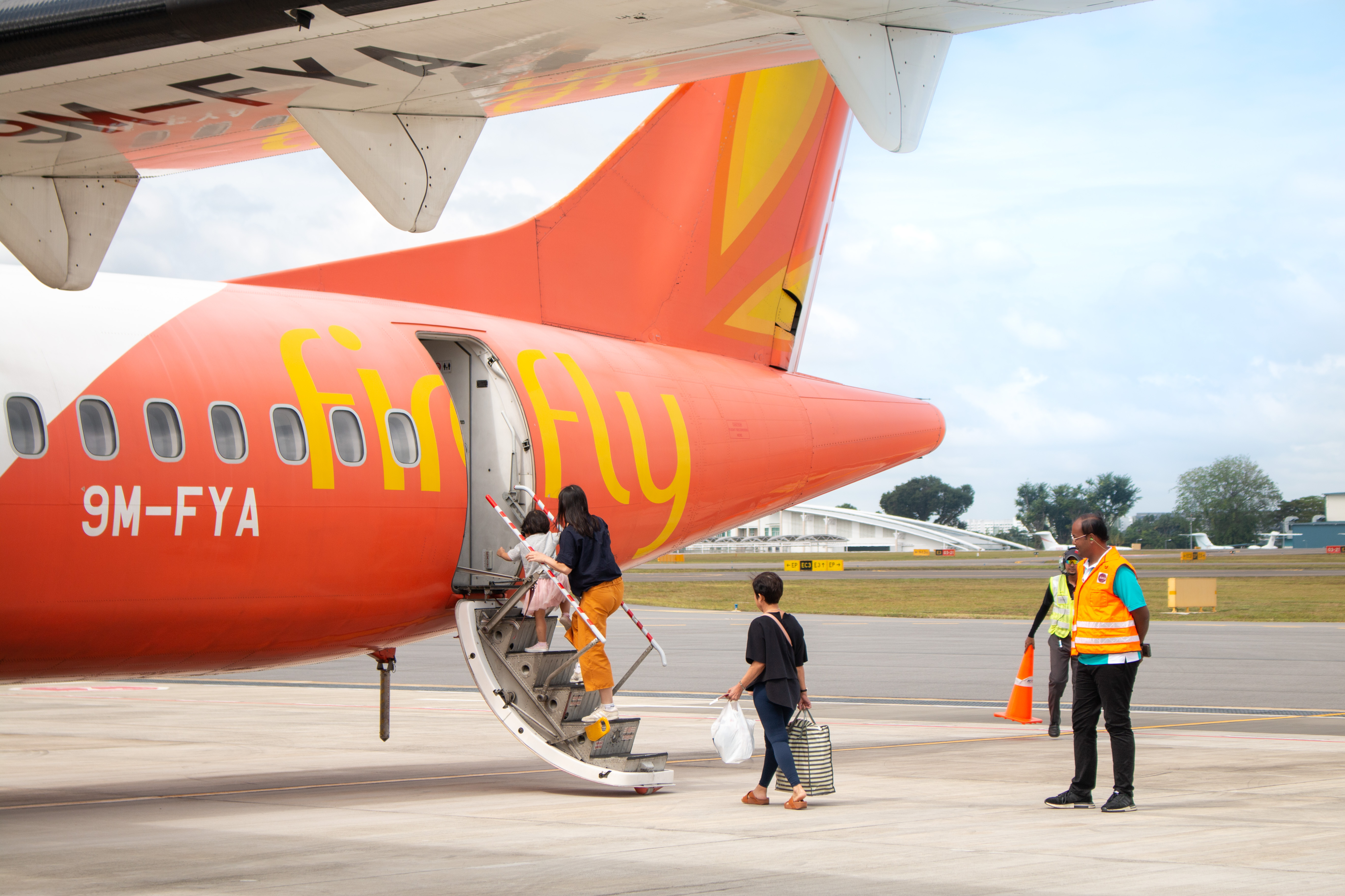 How a Firefly plane turns around in Seletar Airport